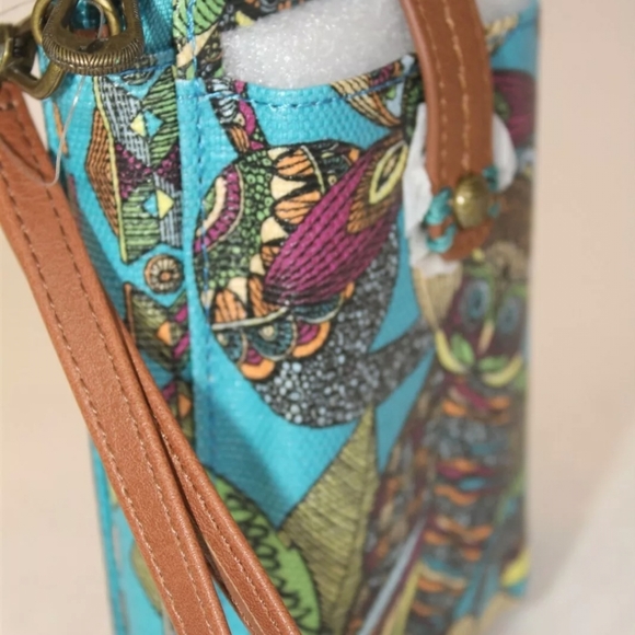 ⭐Sakroots NEW Teal Spirit Desert Smartphone Wristlet Crossbody msrp $38⭐️ - Picture 5 of 10